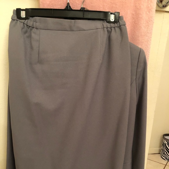 Beau Marc Grey Skirt Suit. - Picture 4 of 5
